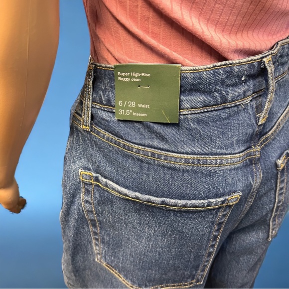 NWT Super-High Rise Distressed Baggy Mom Jeans sizes 6 & 8 - Picture 4 of 4